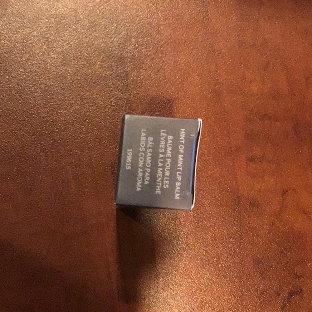 Mary Kay hint of mint lip balm